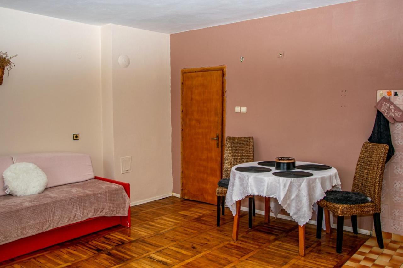 Vilhelmov'S Apartament Lukovit Eksteriør billede